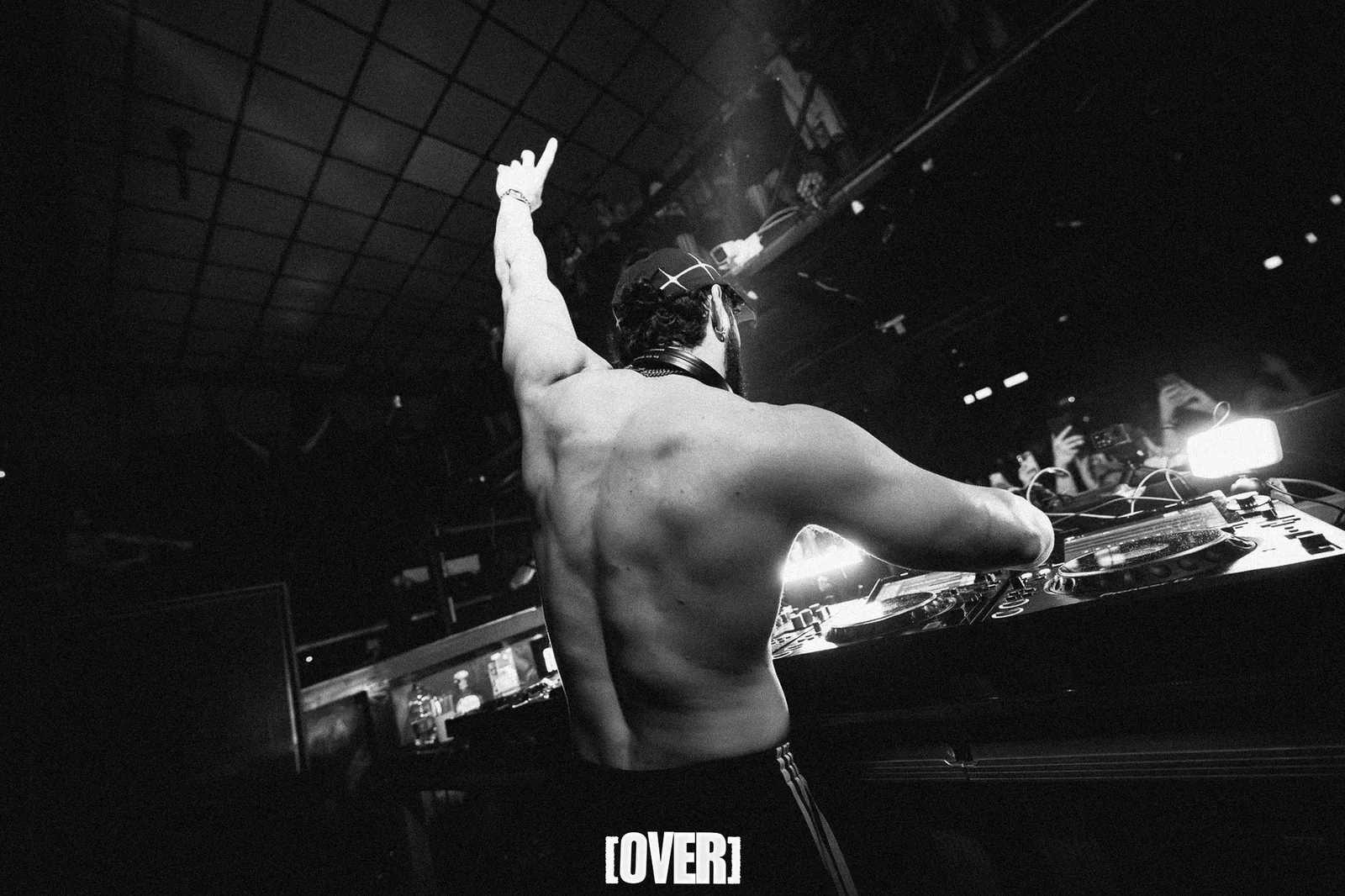 L'interno della fabbrica Audiodrome Alive Club durante una serata techno
